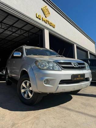 TOYOTA HILUX SW4 3.0 SRV 4X4 16V TURBO INTERCOOLER DIESEL 4P AUTOMÁTICO TOYOTA HILUX SW4 3.0 SRV 4X4 16V TURBO INTERCOOLER DIESEL 4P AUTOMÁTICO